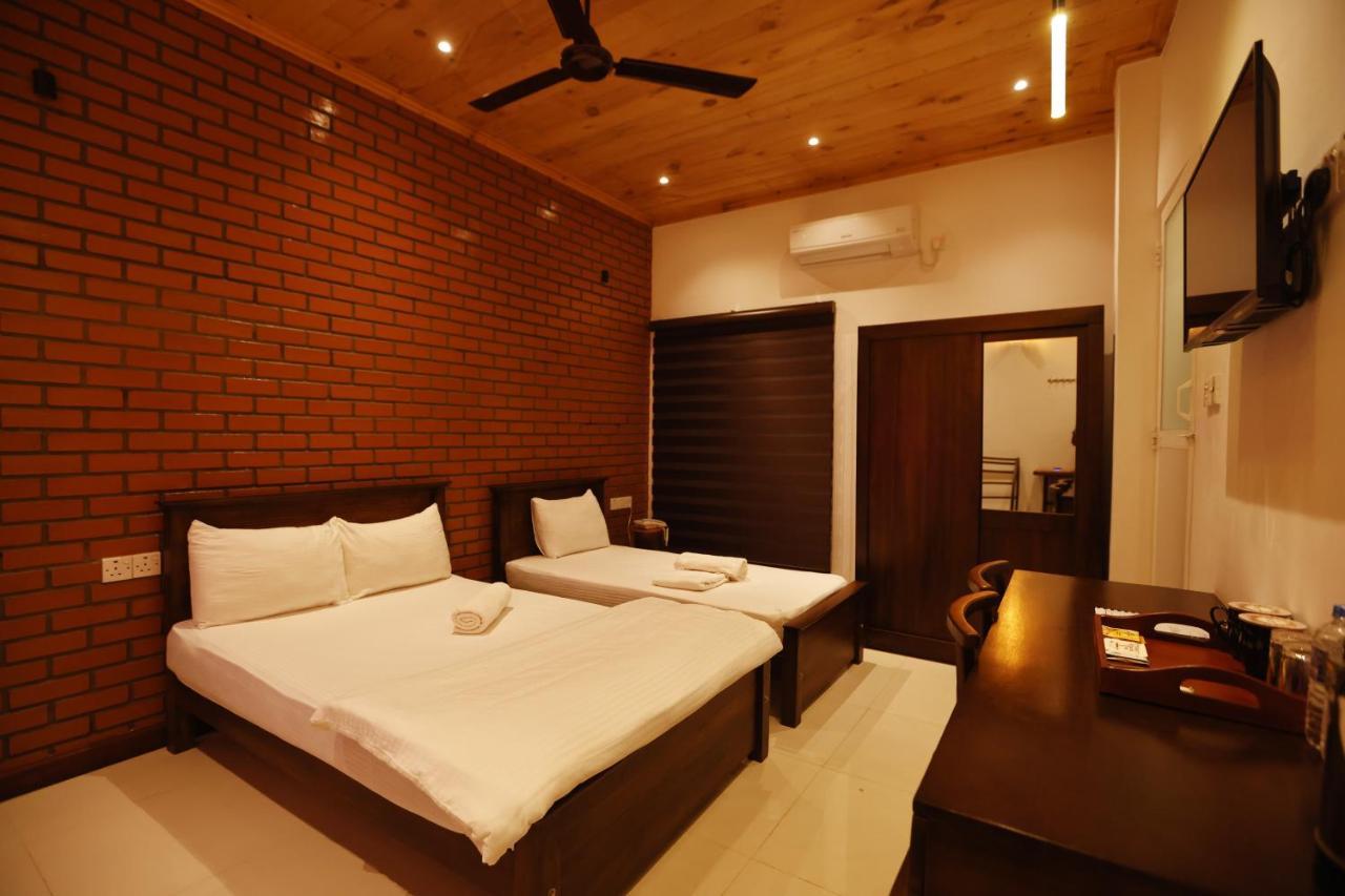 J Hotel Jaffna Exterior foto