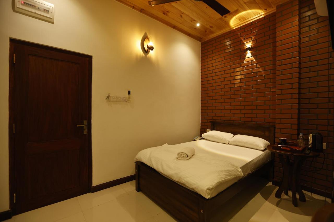 J Hotel Jaffna Exterior foto
